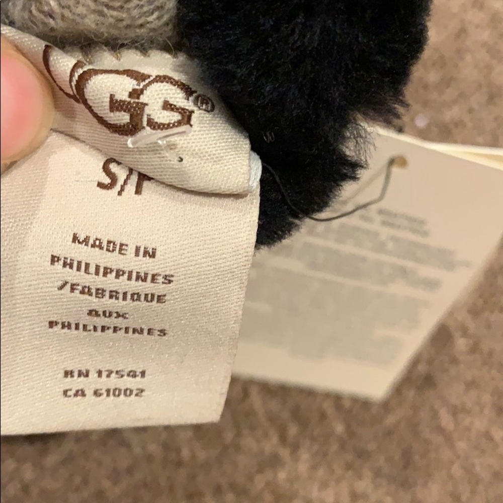 Ugg - Picture 4 of 5